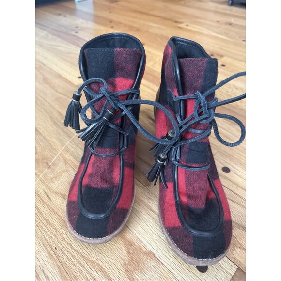 G.H. Bass & Co. Size 7.5 TERESA Black Red Plaid Flannel Leather Wedge Boots - Picture 1 of 7